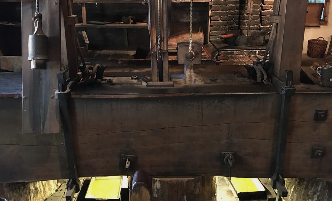 pressing linseed oil from the linseed meal 