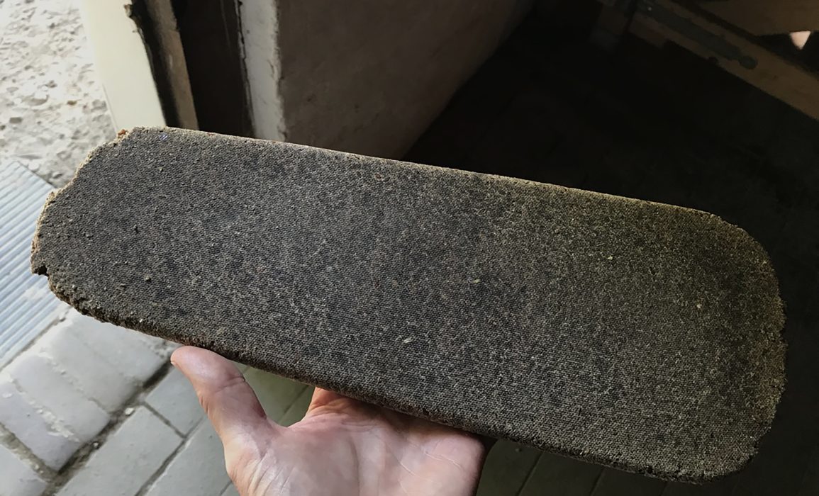 a fresh press cake or lijnkoek