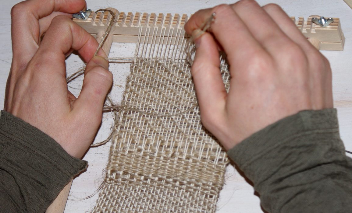 Weaving with hand-spun linen yarn