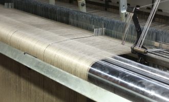 linen warp threads on the rapier loom during sampling
